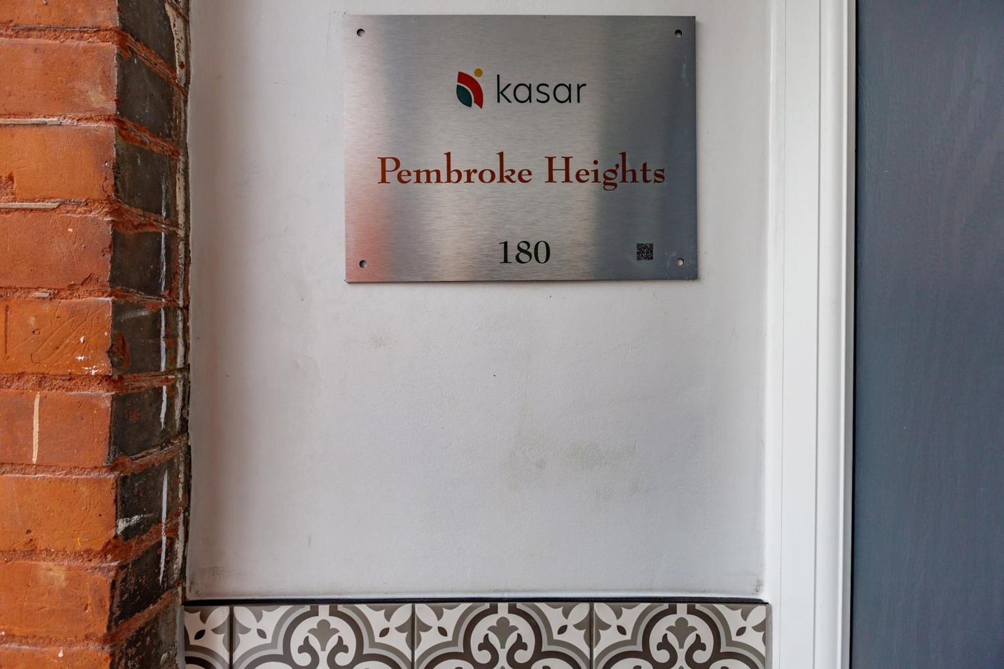 Pembroke Heights Aparthotel Chatham  Exterior foto
